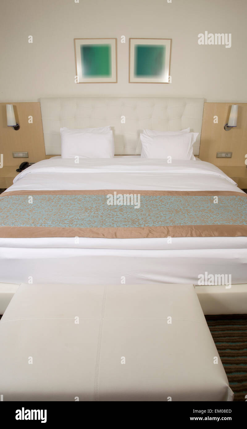 King sized bed in a luxury hotel room Stock Photo Alamy