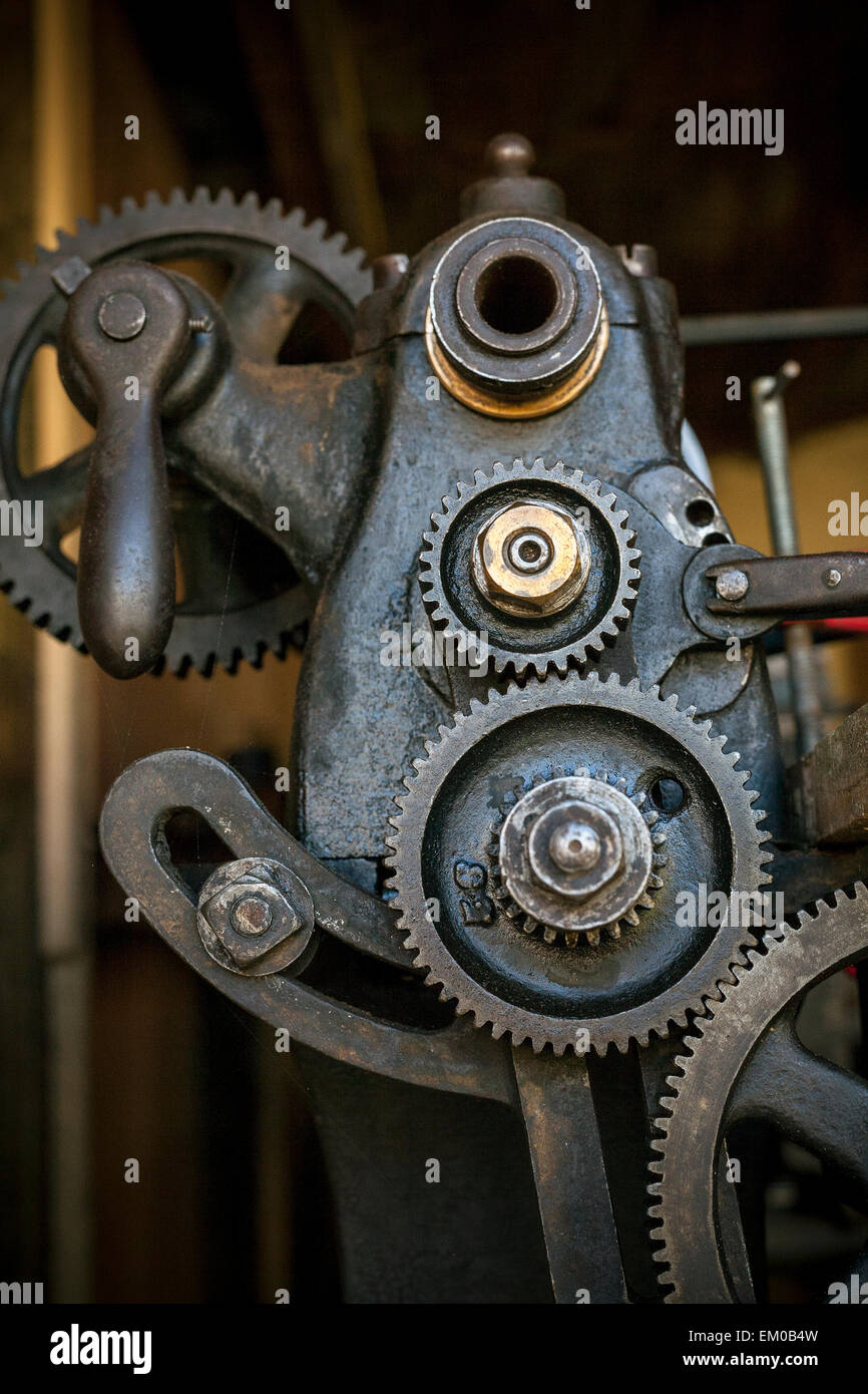lathe, Work Tool, Lathe, Equipment, Old-fashioned, Machinery, Retro ...