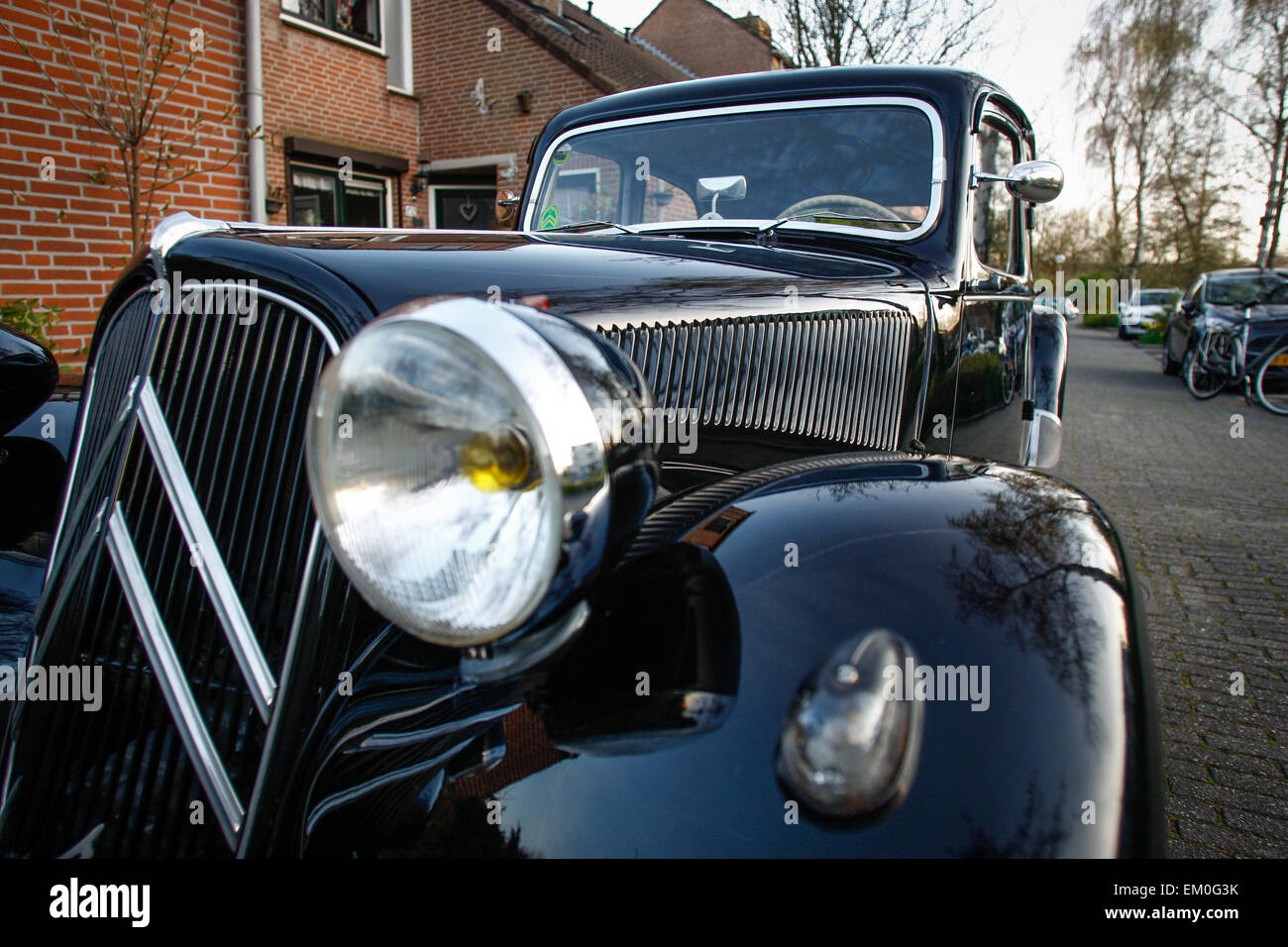 Voorschoten, Netherlands. 14th Apr, 2015. A classic Citroen car is seen in a suburban neighbourhood. It has been estimated that around a third of the oldtimer cars in the Netherlands has been disposed off or sold since new tax laws defining classic cars for which no tax is required as older than 40 years. Previously this was 25 years. Credit:  Willem Arriens/Alamy Live News Stock Photo