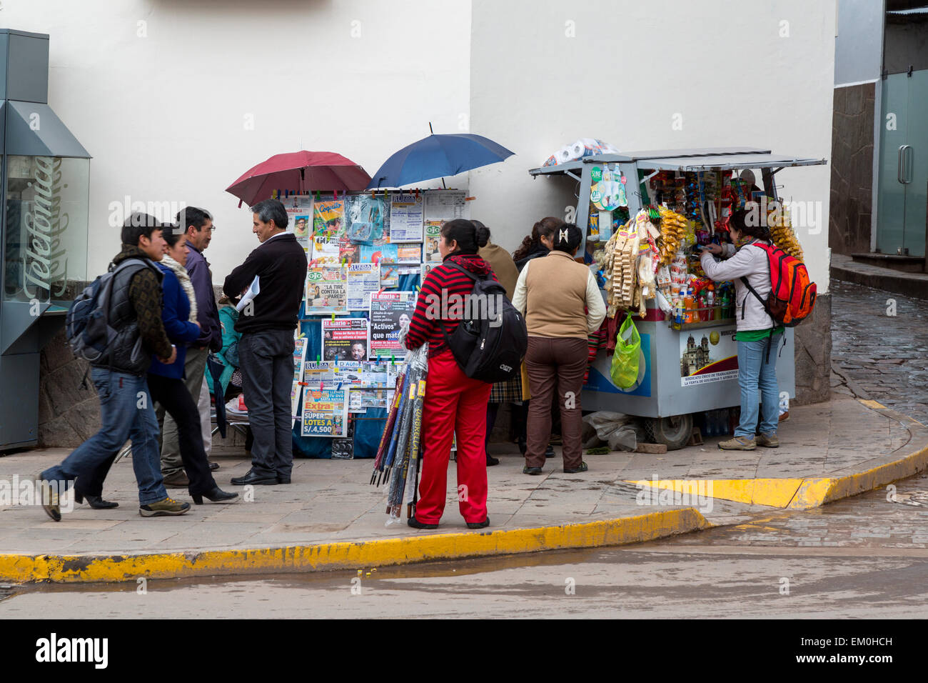Peru, Cusco.  Sidewalk Vendors, Snacks, Umbrellas, Newspapers.  Avenida del Sol. Stock Photo