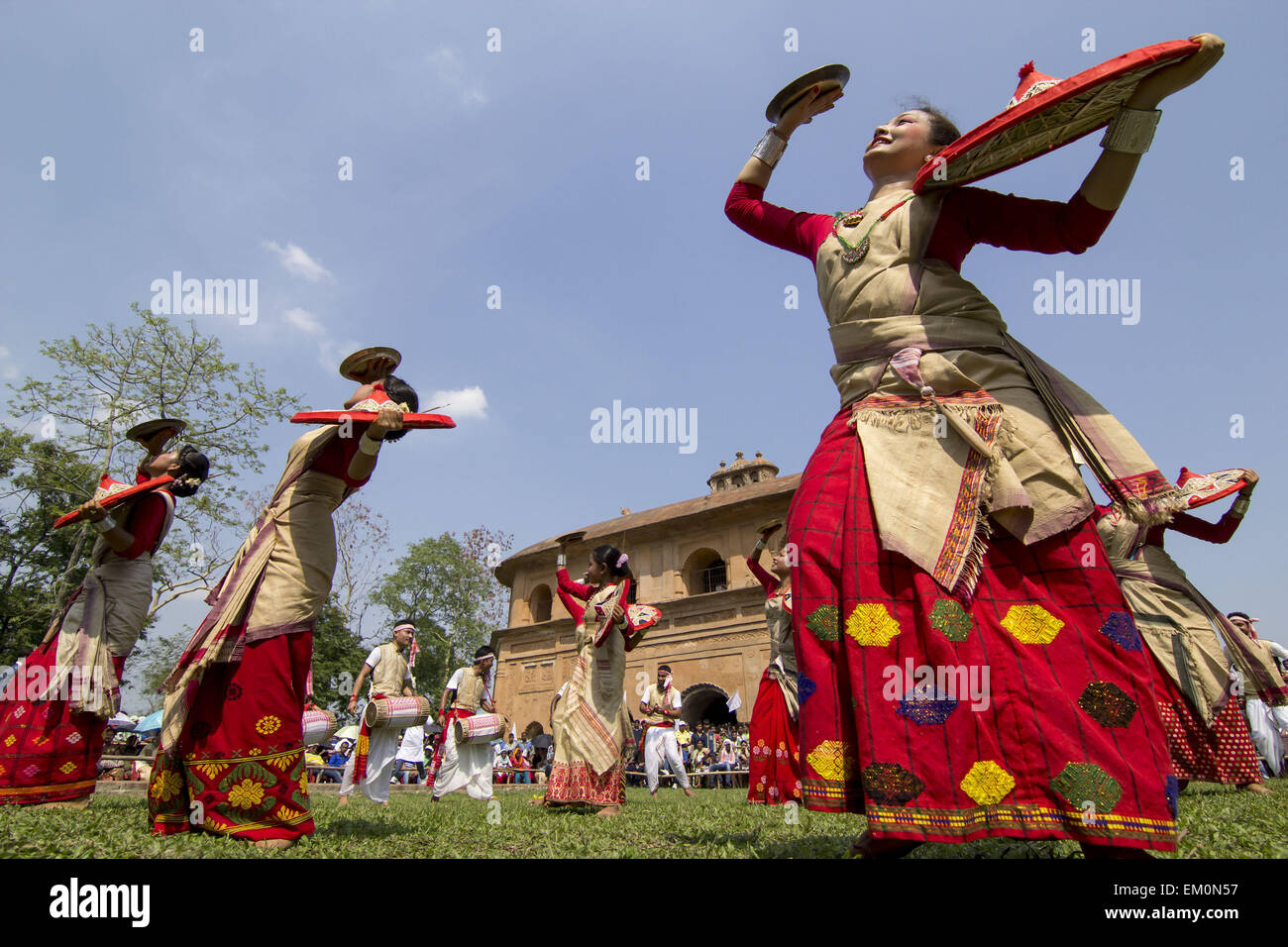 Happy Bihu _ Acrylic Painting of Bihu Dance | Happy Bihu _ Acrylic Painting  of Bihu Dance on Canvas by Speed Painter Rabin Bar #HappyBihu  #HappyBihu2021 #acrylicpainting #bihudance #speedpainterrabinbar | By Speed