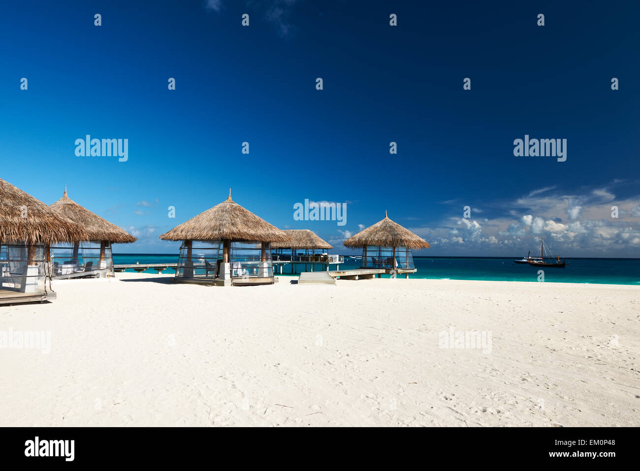 Beach bungalow hi-res stock photography and images - Alamy