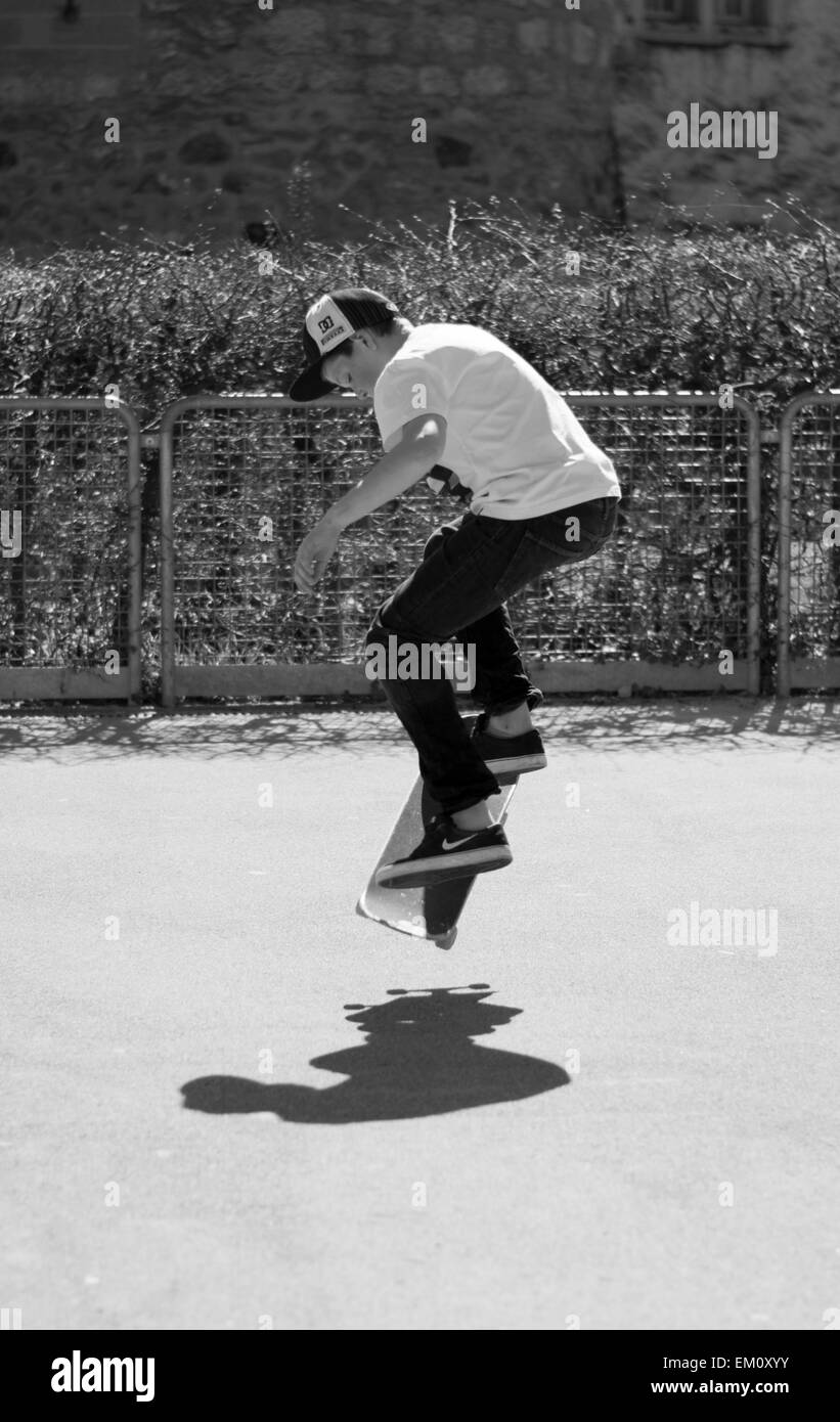 Skateboard ollie hi-res stock photography and images - Alamy