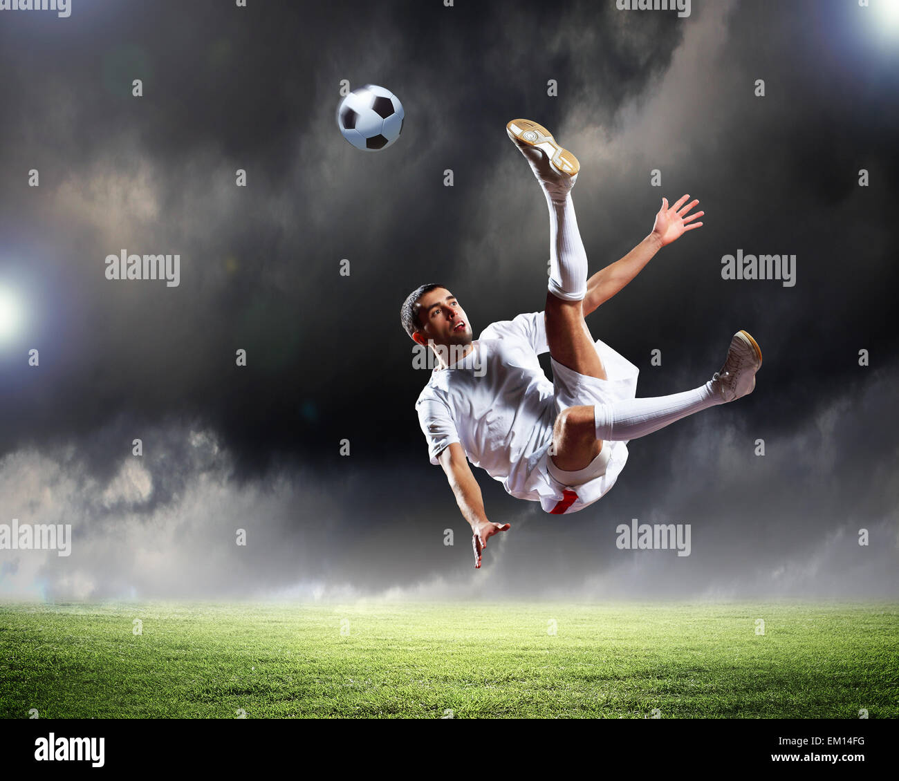 Soccer player hitting ball with head hires stock photography and images Alamy