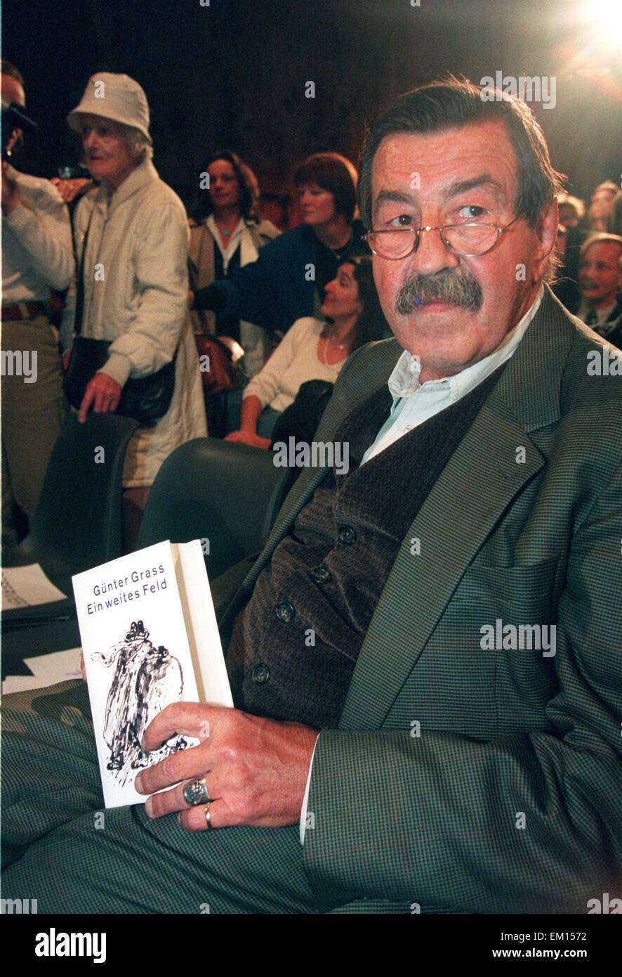 FILE - A file picture dated 04 September 1995 presenting his new book 'Ein weites Feld' in Berlin, Germany. Goettingen-based publishing house Steidl confirmed on 13 April 2015 the death of Guenther Grass. Photo: Andreas Altwein/dpa Stock Photo