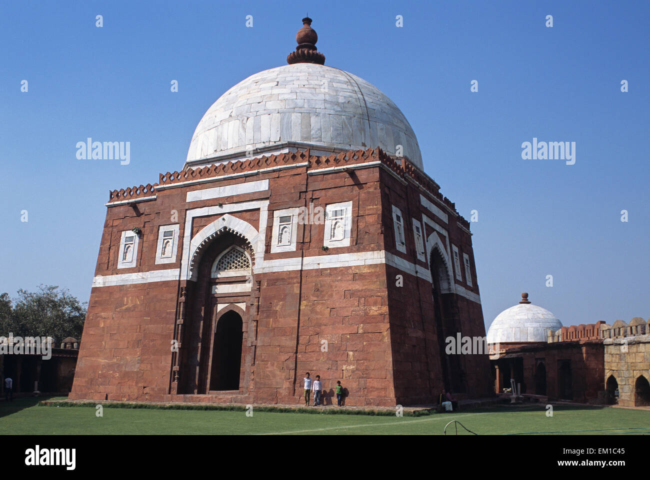 ghiyas-ud-din tomb tuqlaqabad fort delhi india Stock Photo