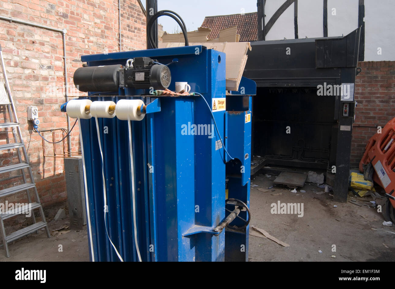trash compactor compactors bailer bailing machine machines rubbish ...