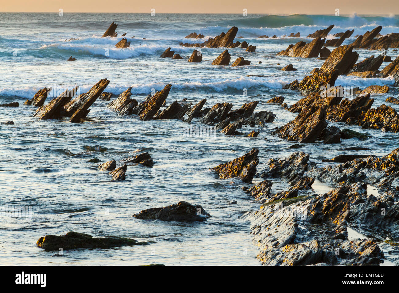 Rocky waterside landscape hi-res stock photography and images - Alamy