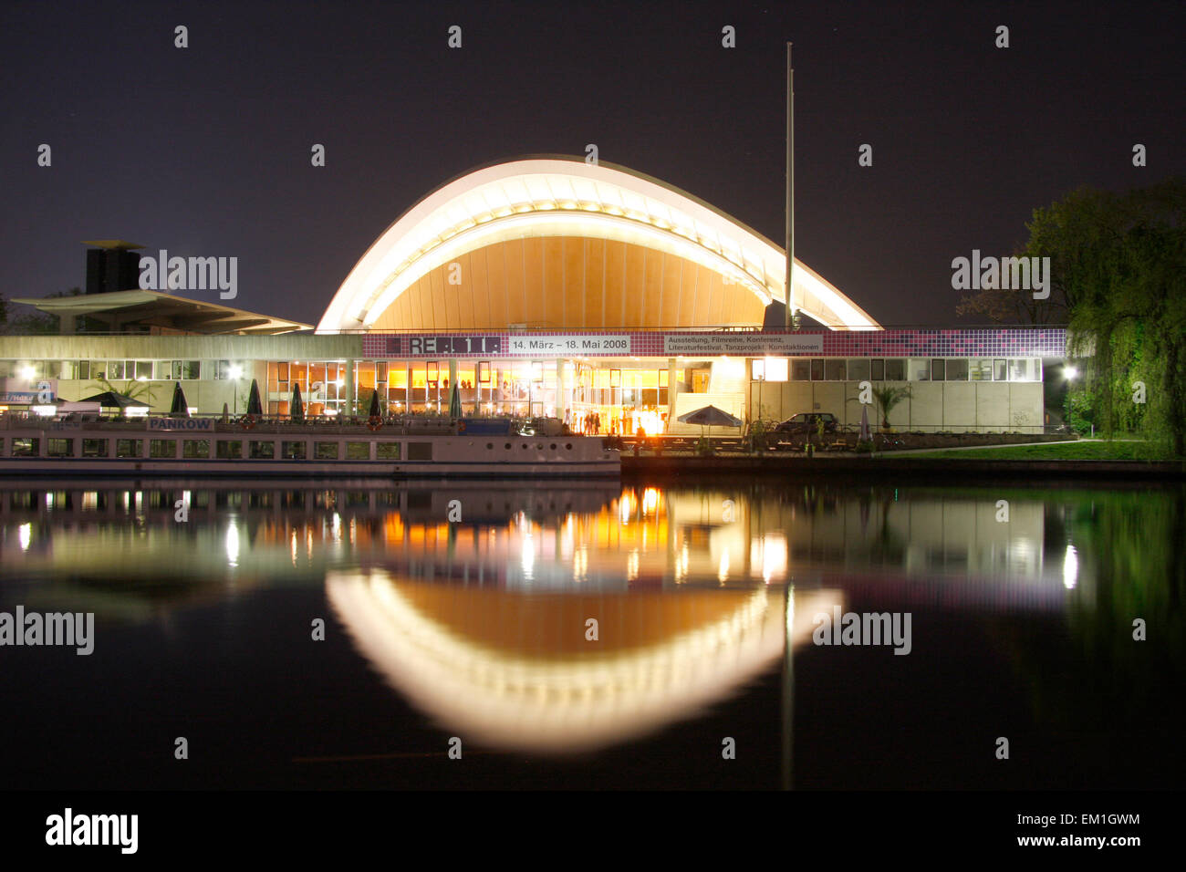 Haus der Kulturen der Welt, Spree, Berlin-Tiergarten. Stock Photo