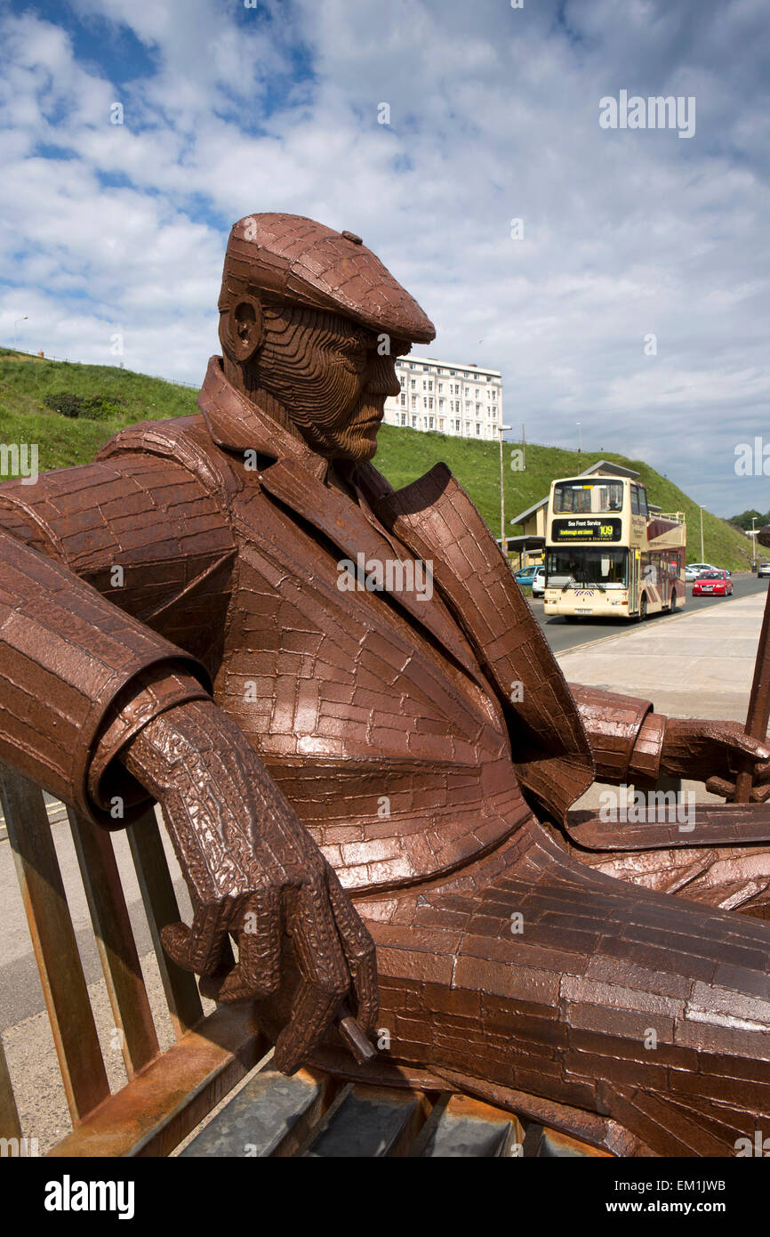 UK, England, Yorkshire, Scarborough, North Sands, Fred Gilroy statue by