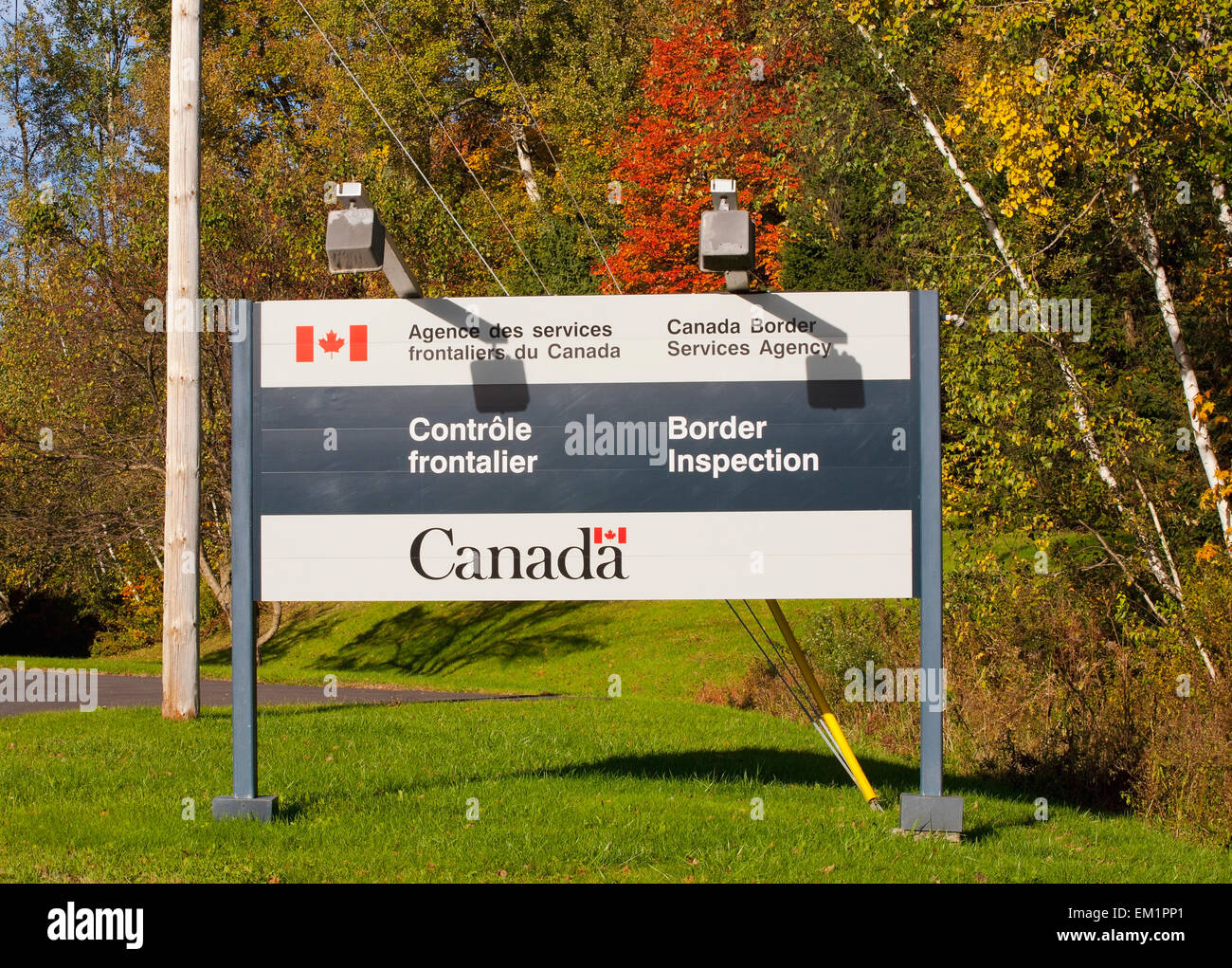 Border Crossing Sign; Abercorn Quebec Canada Stock Photo Alamy