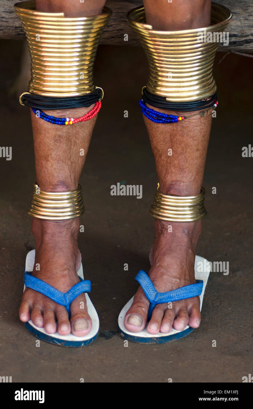 Long-necked Padaung woman wearing neck rings, hill tribes, Chiang Rai,  Northern Thailand, Thailand, Asia Stock Photo - Alamy