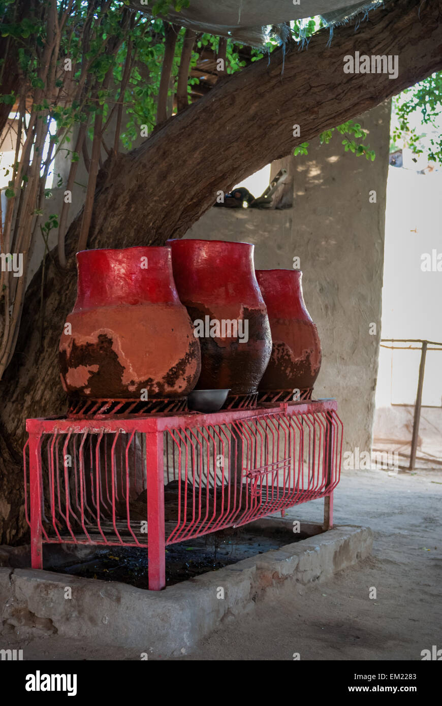 Zeer(s) in Nubian House, Kerma, northern Sudan Stock Photo Alamy