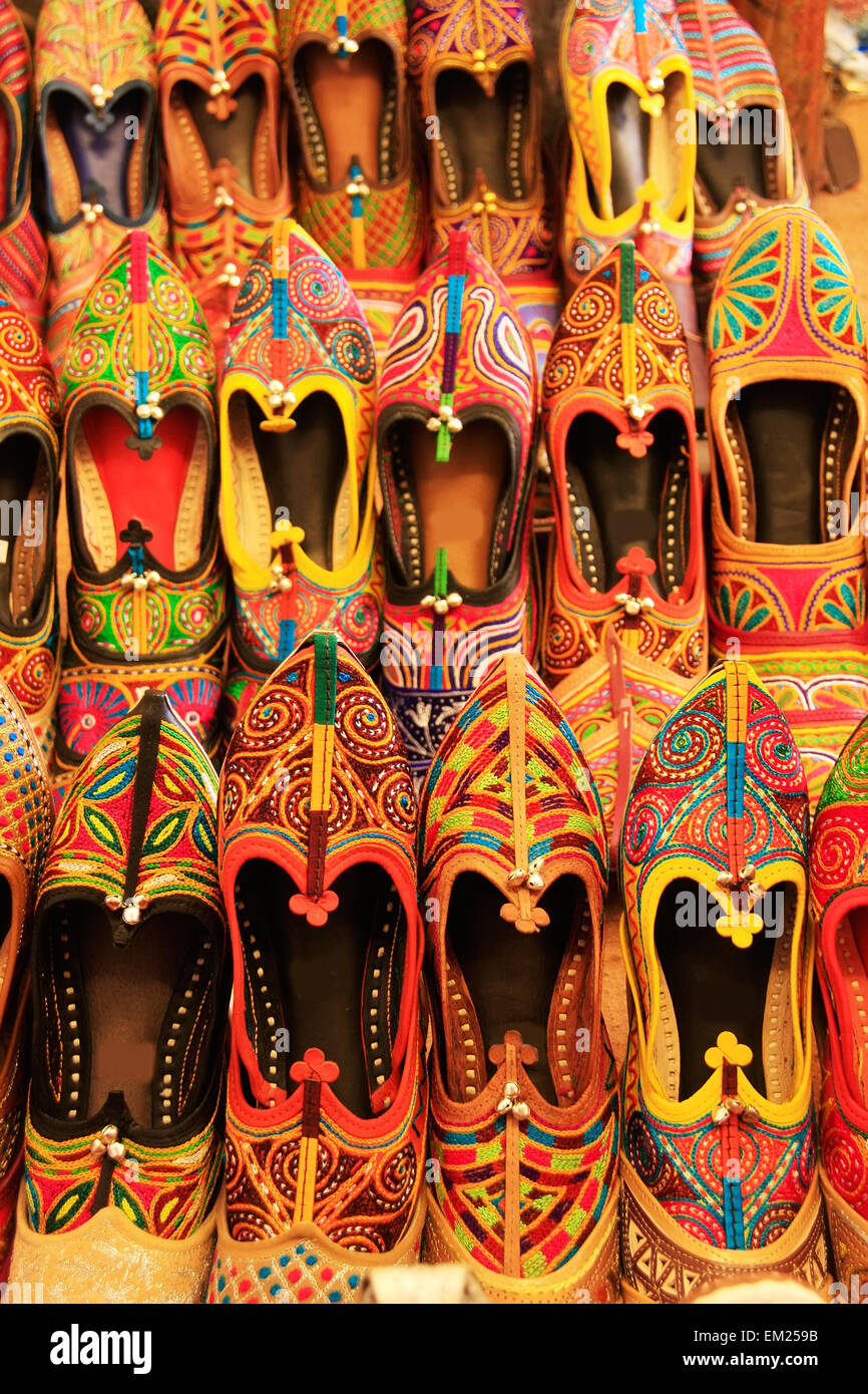 Traditional shoes india hires stock photography and images Alamy