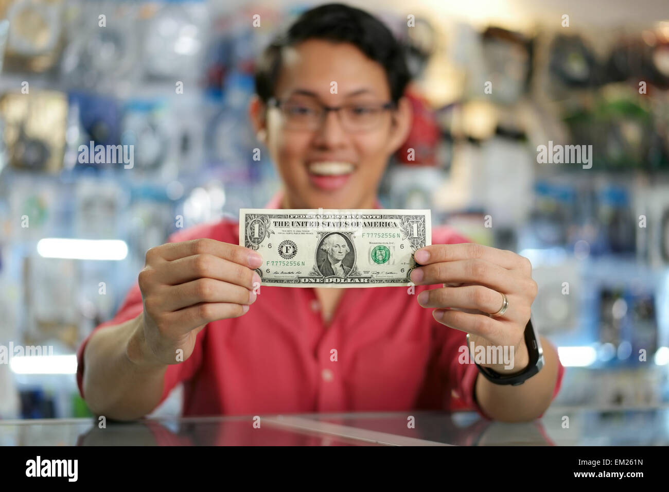 1 dollar shop hi-res stock photography and images - Alamy