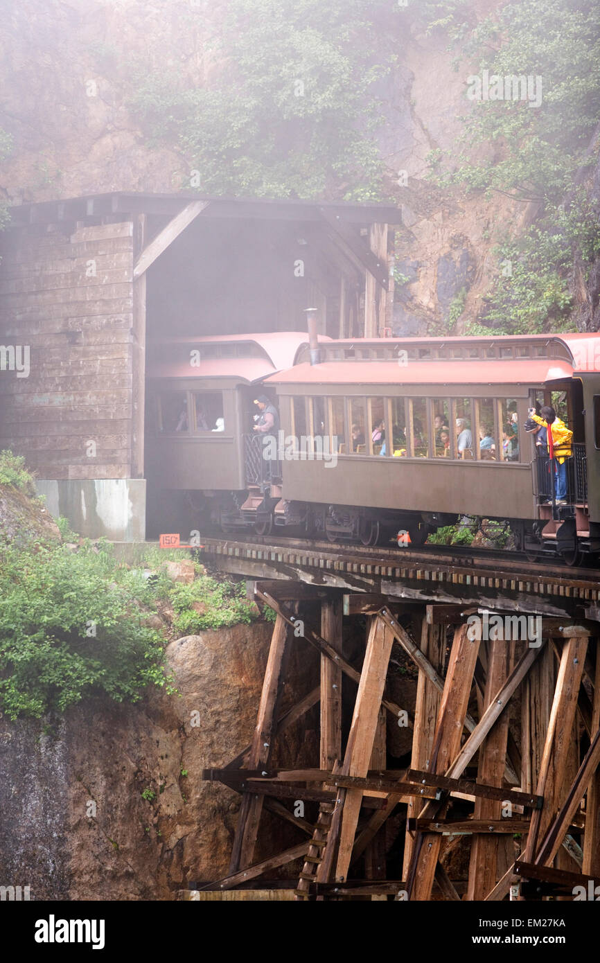 Wooden railroad bridge hires stock photography and images Alamy