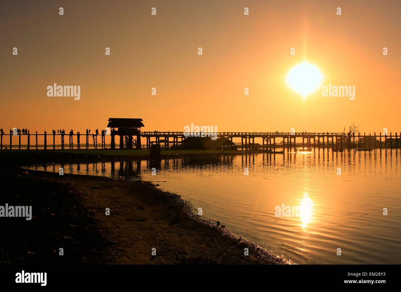 Sunset silhouette bein bridge hi-res stock photography and images - Alamy