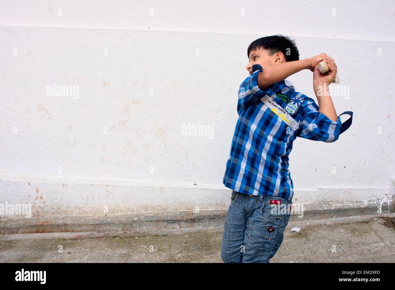 Kids playing cricket at Udaipur old town Stock Photo