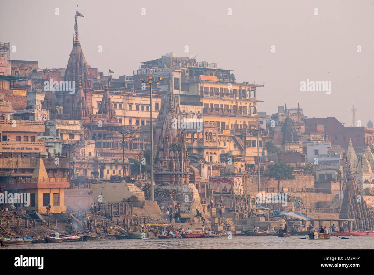 Manikarnika, the main burning ghat of Varanasi Stock Photo