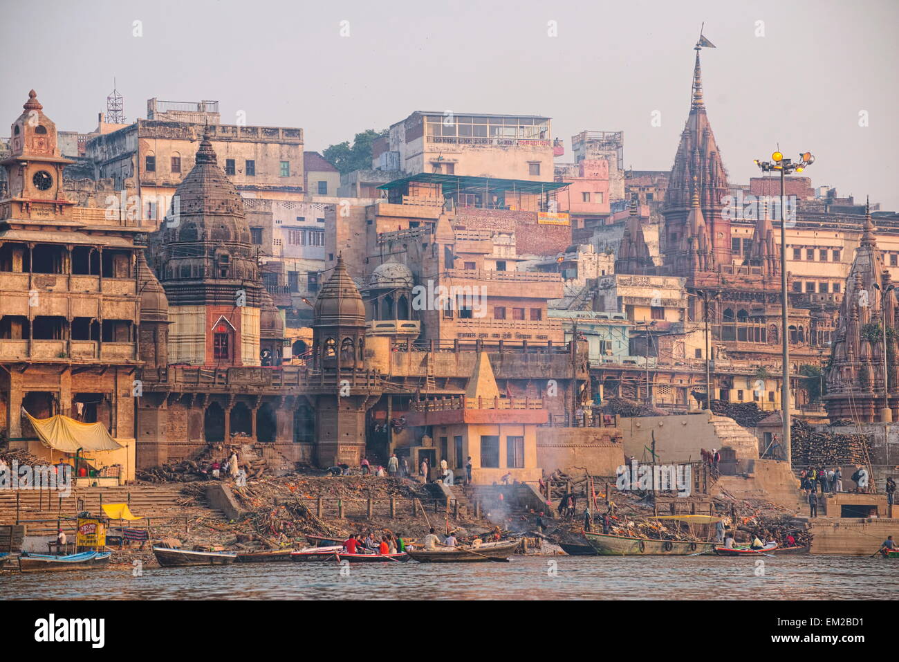 Manikarnika, the main burning ghat of Varanasi Stock Photo