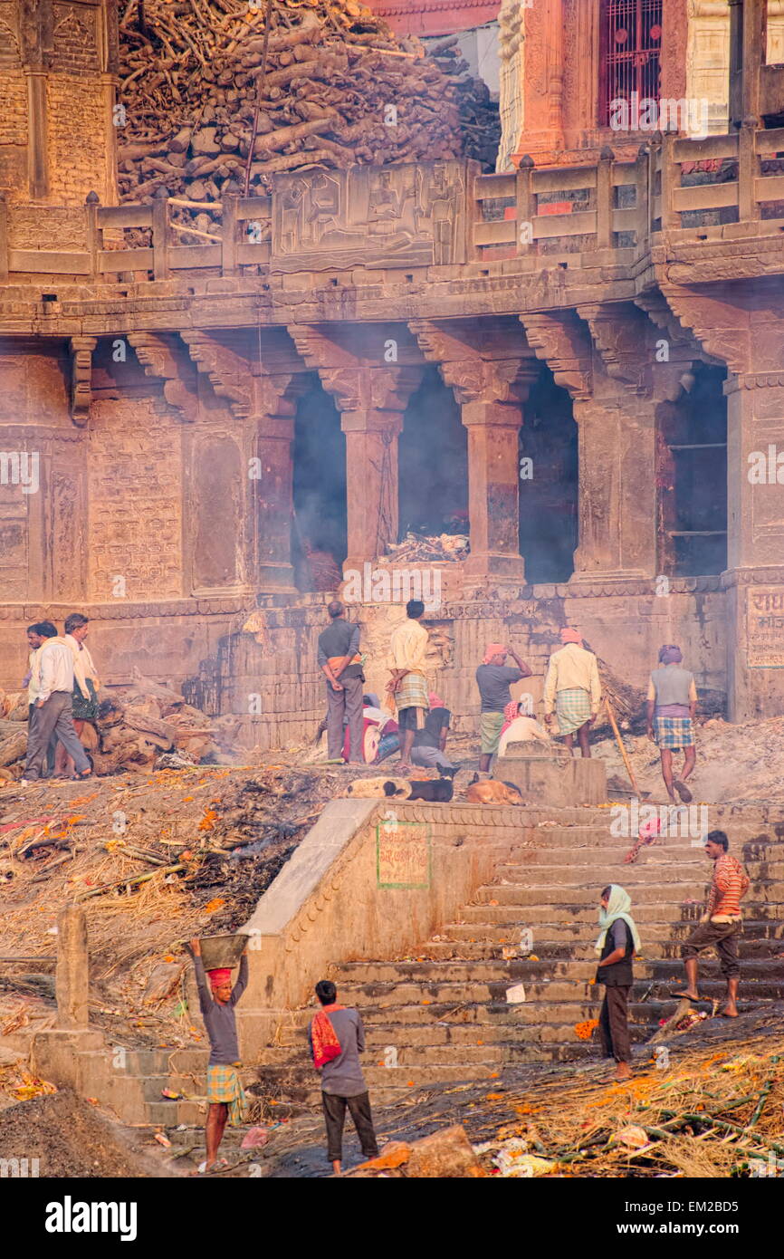 Manikarnika, the main burning ghat of Varanasi Stock Photo