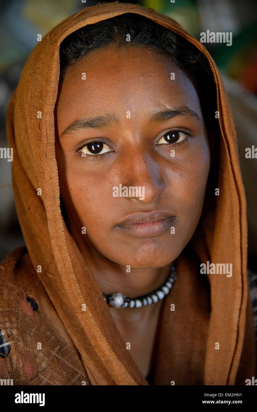 Young girl from a nomadic tribe, wearing headgear, portrait, Bayuda Desert, in Karima, Nubia, Northern Sudan, Sudan Stock Photo