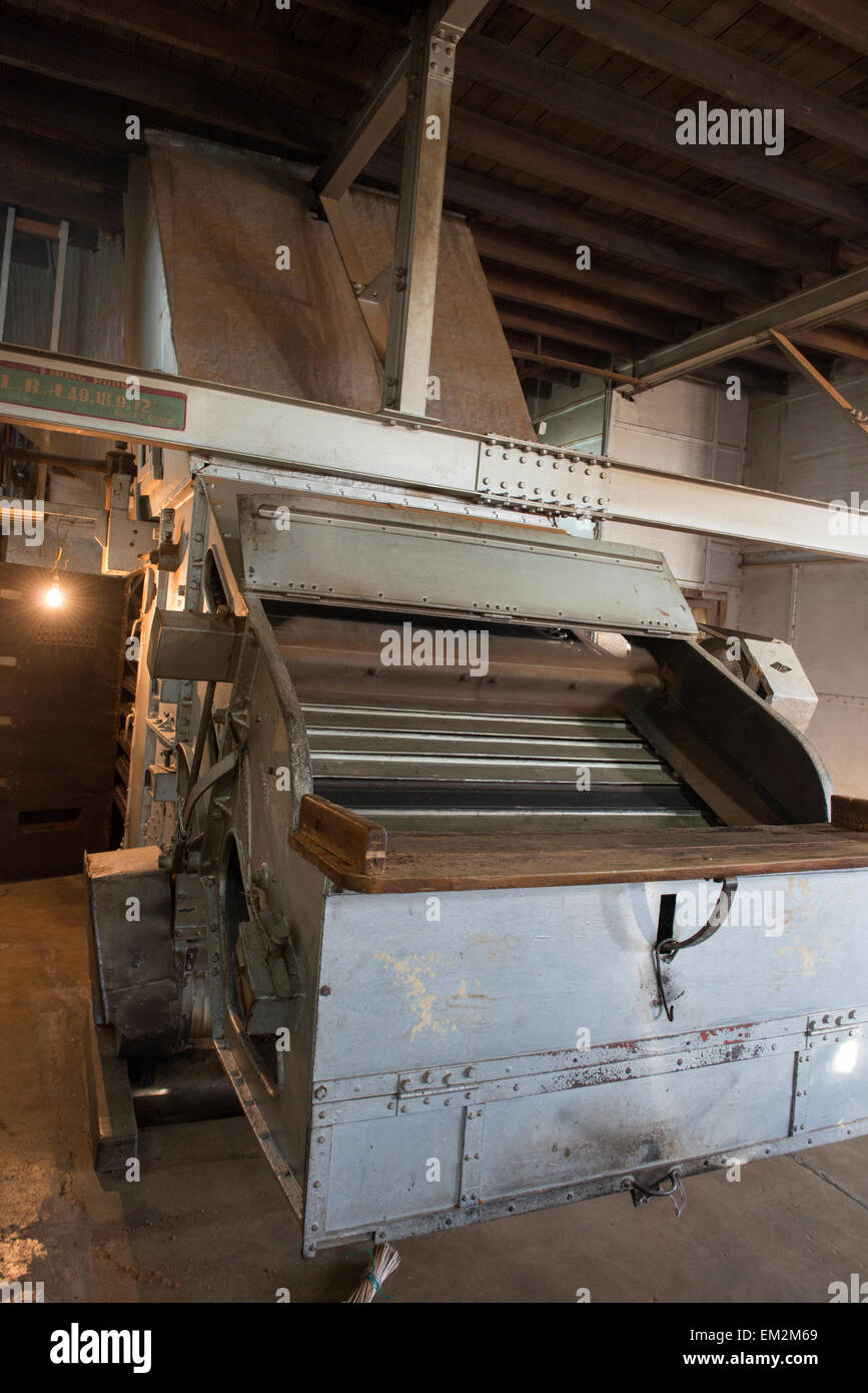 Inside the factory of the Kolukkumalai Tea Estate, the highest tea ...