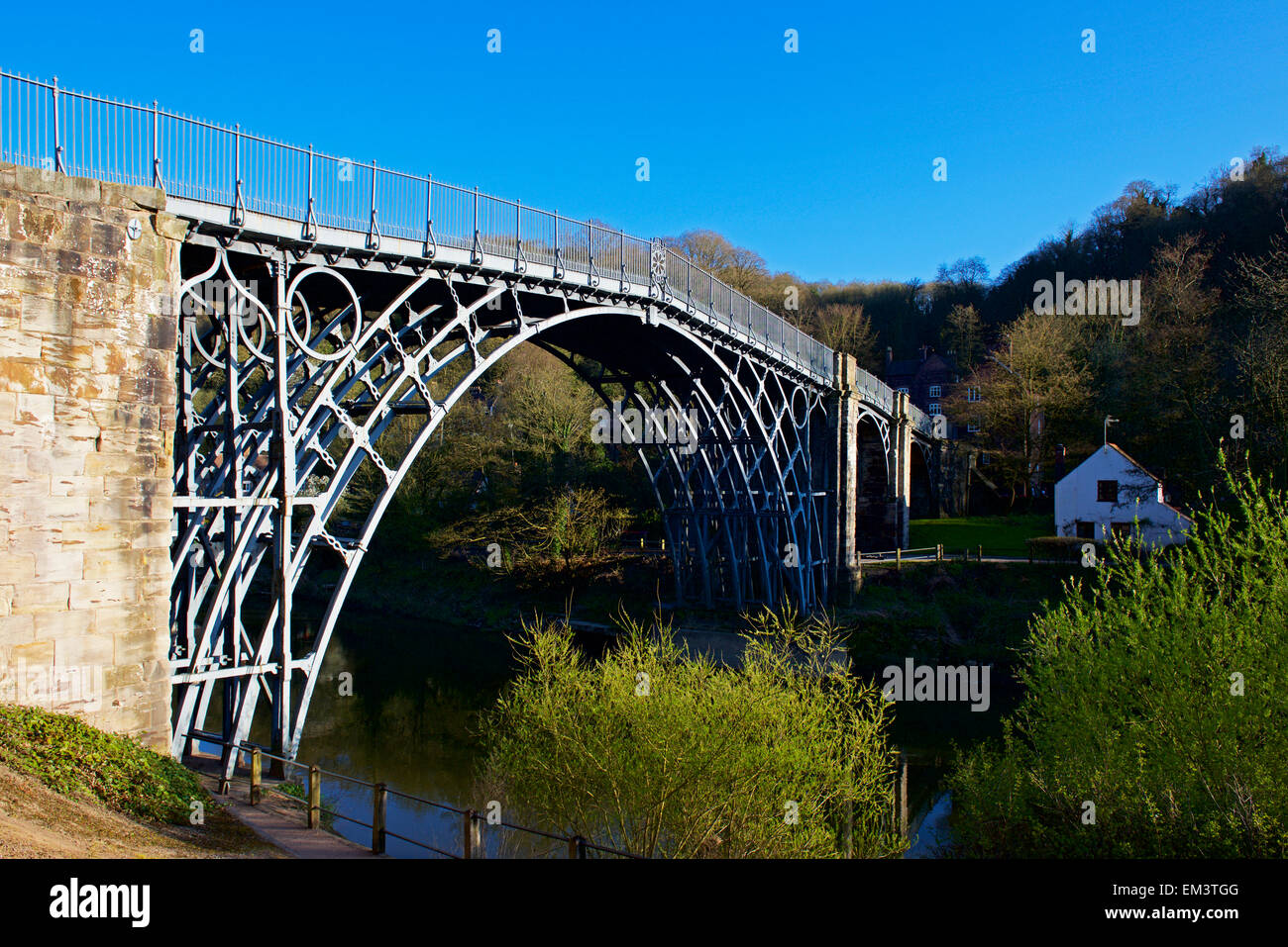 The iron bridge at Ironbridge, Shropshire, England UK Stock Photo Alamy