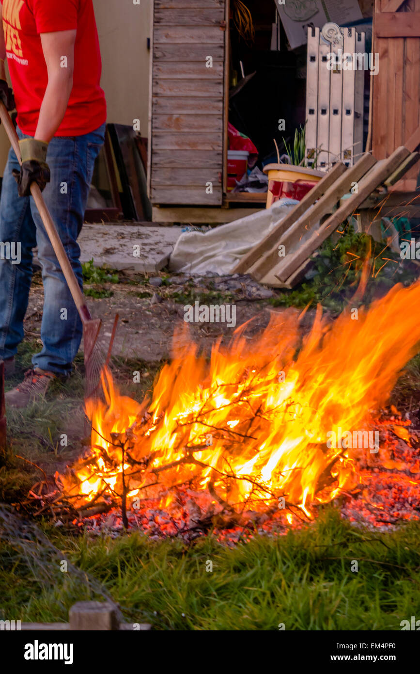 Burning rubbish garden hires stock photography and images Alamy