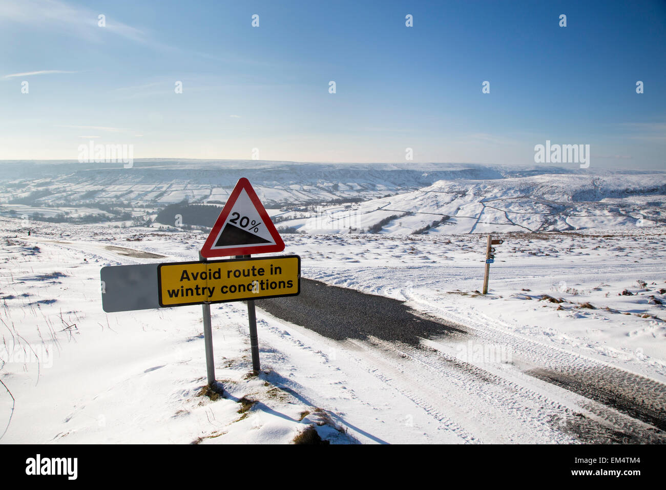 Wintry Warning Sign, Steep Road down into Farndale from Blakey Ridge, North York Moors National Park in winter snow Stock Photo