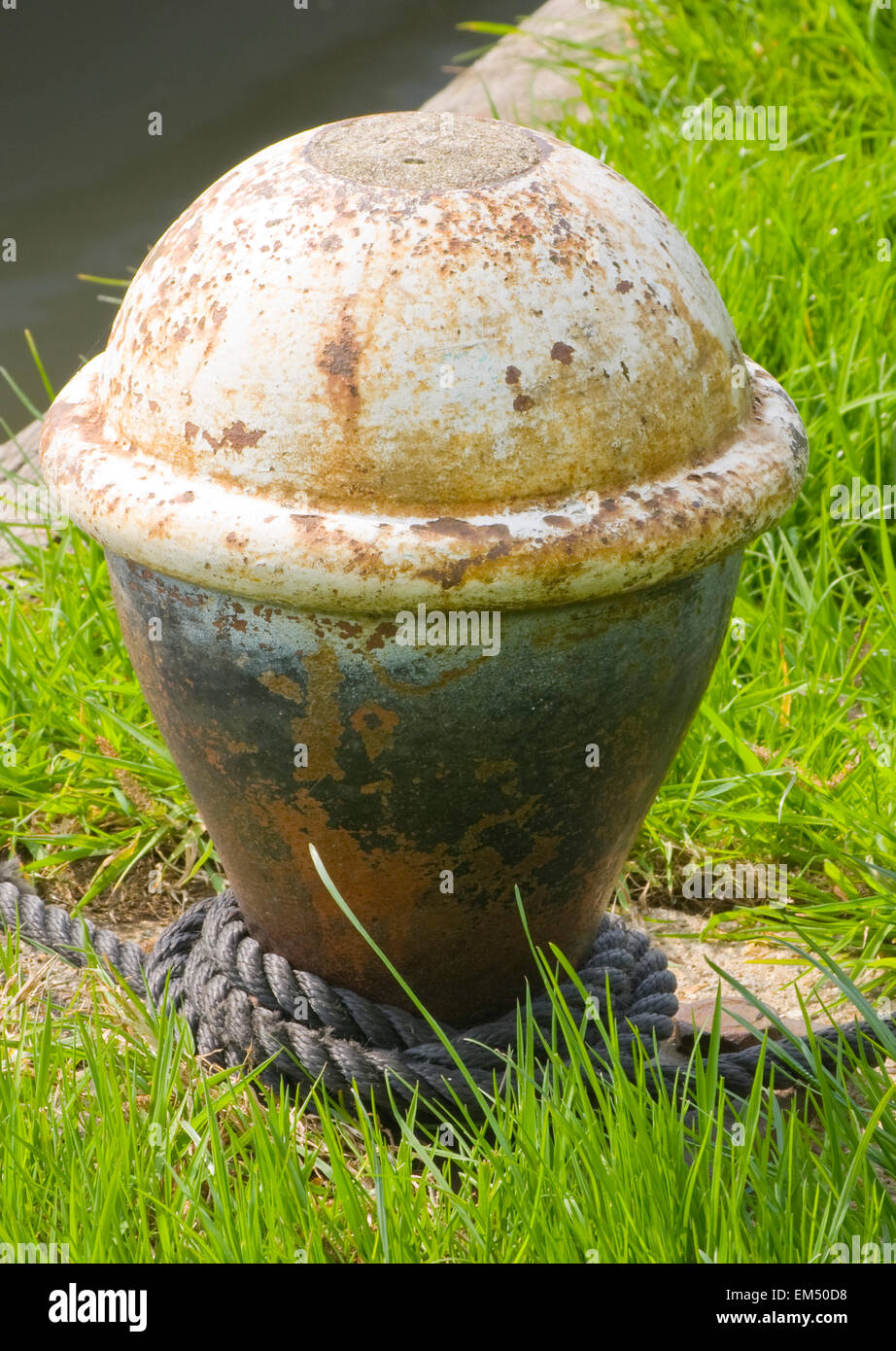 Metal Mooring bollard with boat mooring rope Stock Photo