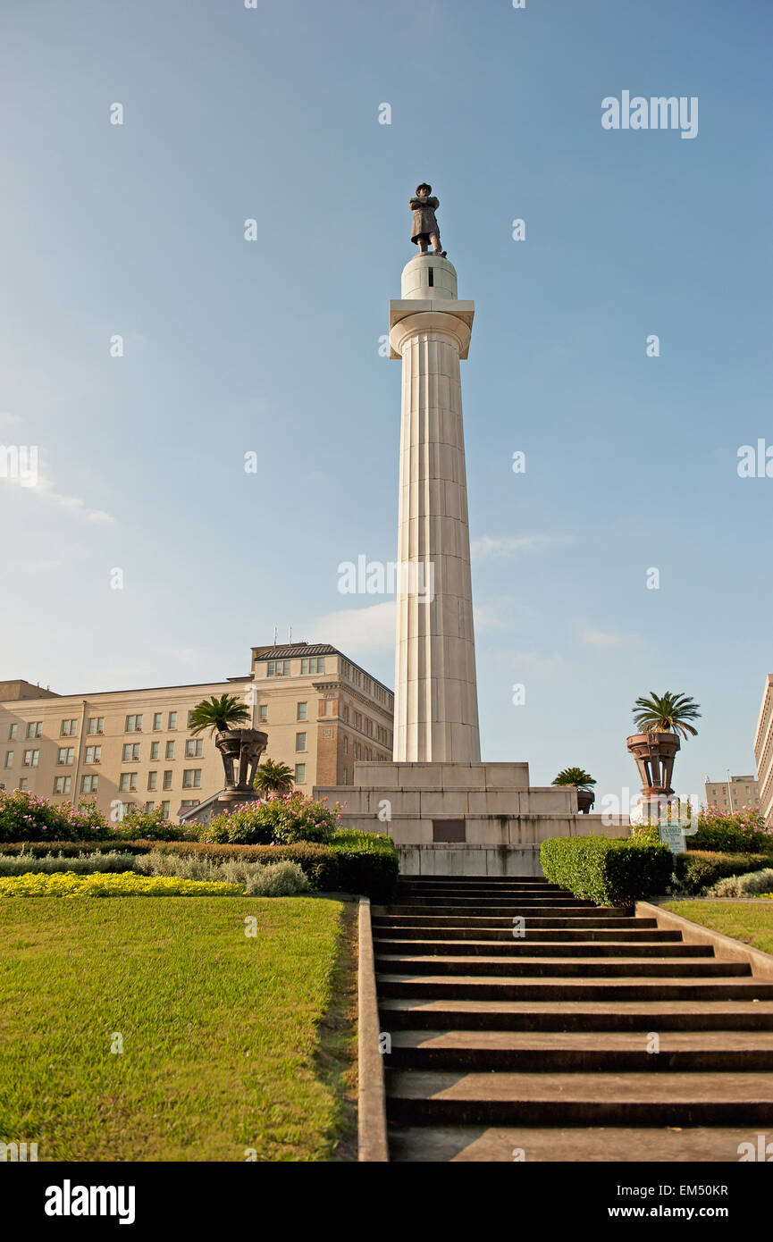 Column monument with statue of Robert E. Lee on top; Louisiana, New