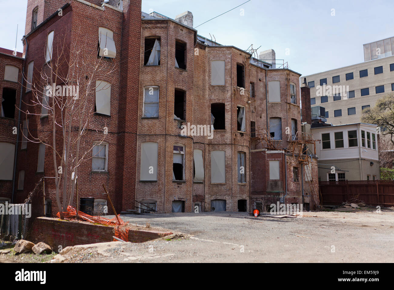 Vacant brick apartment building - Washington, DC USA Stock Photo