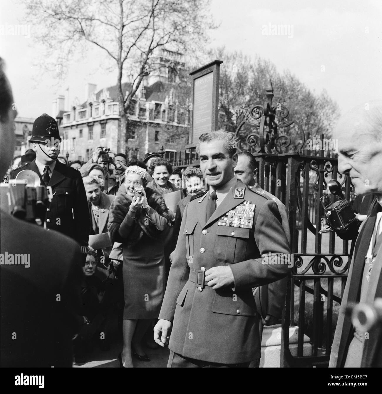 Mohammad-Reza Shah Pahlavi, the Shah of Iran, pays a visit to Westminster Abbey to lay a wreath at the tomb of the unknown soldier during his visit to Britain. 5th May 1959. Stock Photo