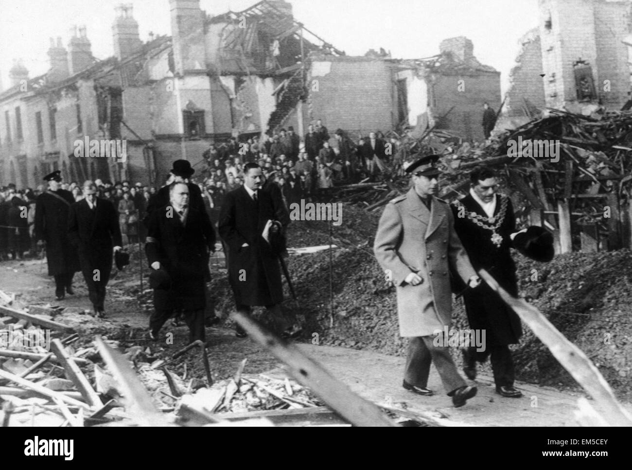King George VI visits the bomb damaged city of Birmingham following an air raid. December 1940. Stock Photo