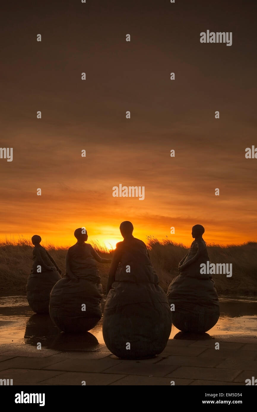 Human statues in silhouette hires stock photography and images Alamy