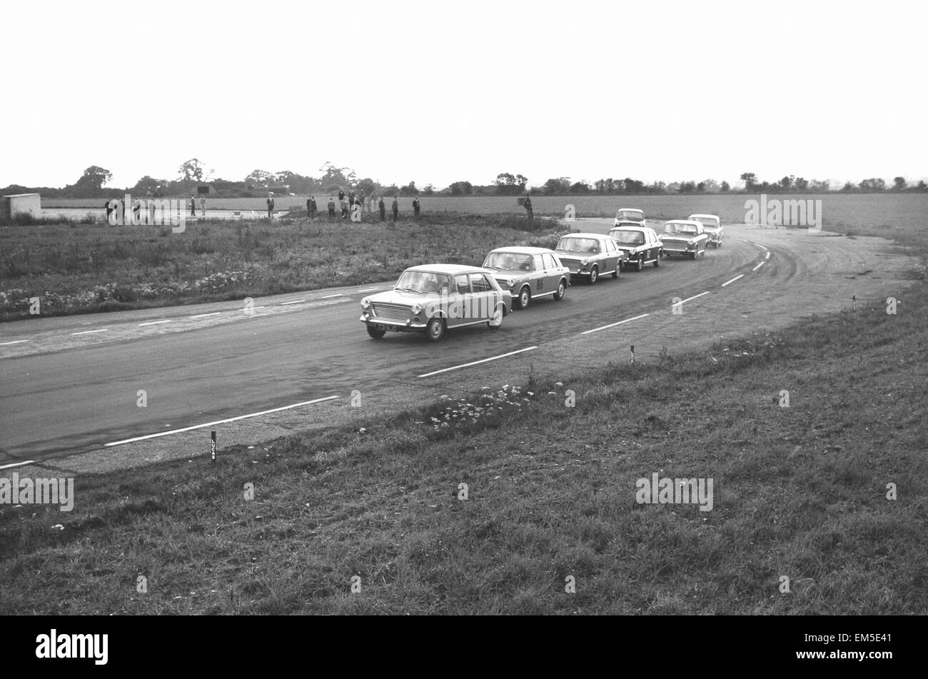 Mike Parkes No 87 leads the competitors in the Molyslip Morris 1100 race at Snetterton race track in Norfolk. September 29th 1963 Stock Photo