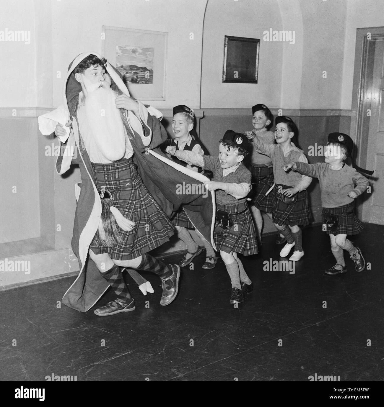 Children with Santa Claus at a Christmas party. 22nd December 1957. Stock Photo