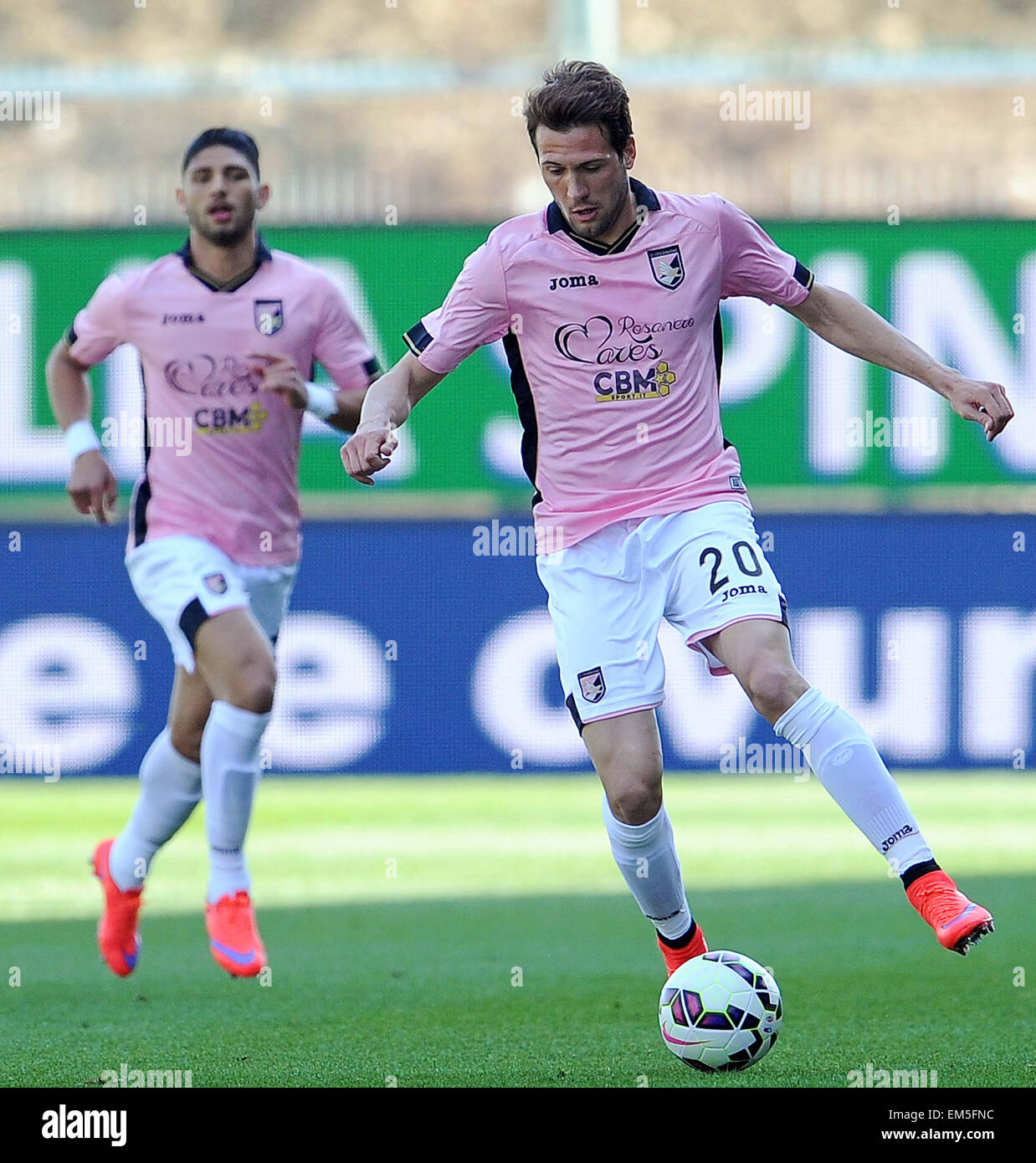 Palermo's midfielder Franco Vazquez controls the ball during the Italian  Serie A football match Udinese vs Palermo Stock Photo - Alamy, image size:1238x1390