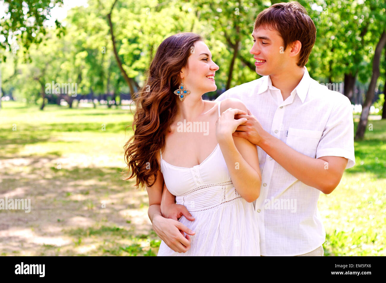 couple in the park Stock Photo - Alamy