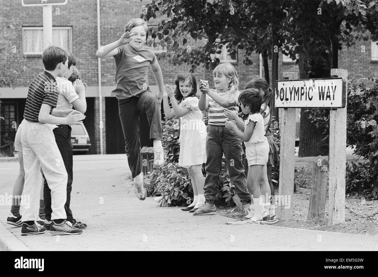 1980s children playing outside hi-res stock photography and images - Alamy