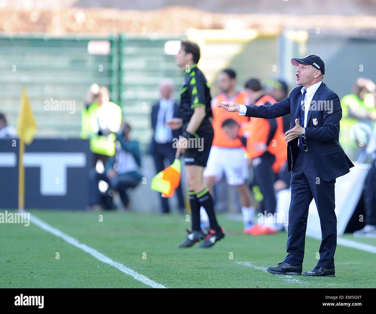 Palermo's head coach Giuseppe Iachini gestures during the Italian Serie A football match between Udinese and Palermo Stock Photo