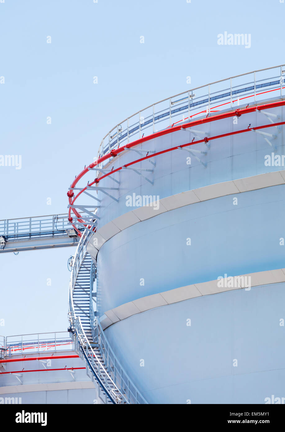 Olie Storting Oil storage tank Stock Photo - Alamy