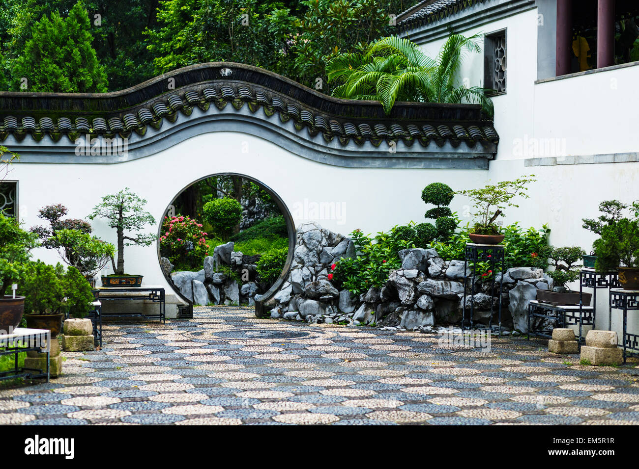 Chinese garden architecture hi-res stock photography and images - Alamy