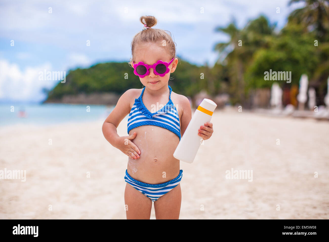 Little girl swimsuit hi-res stock photography and images - Alamy