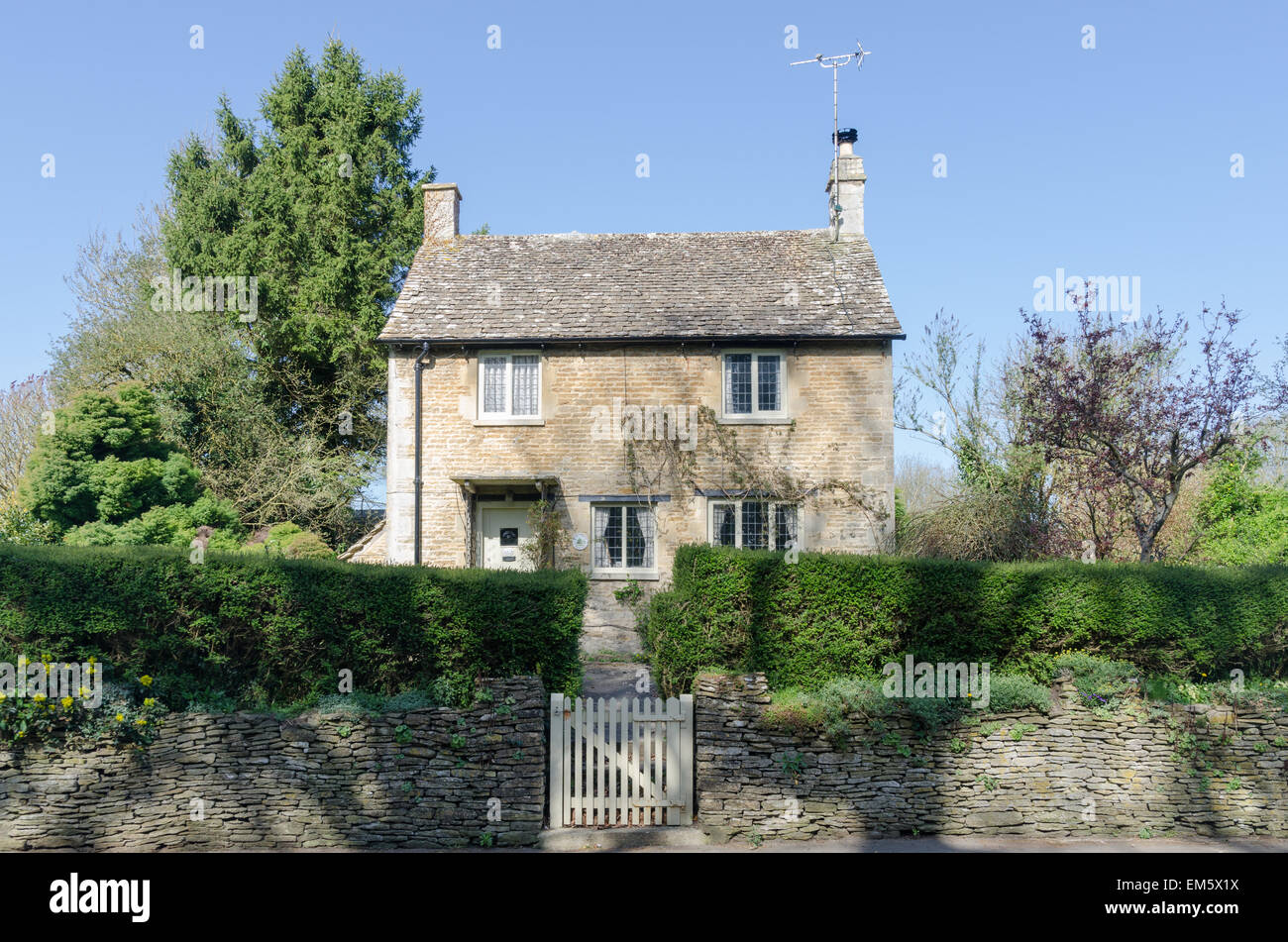 Smart detached cottage in the Cotswold village of Barnsley Stock Photo