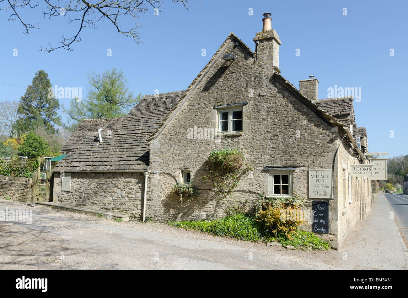 'The Village Pub' bed and breakfast and public house in the Cotswold village of Barnsley near Cirencester Stock Photo