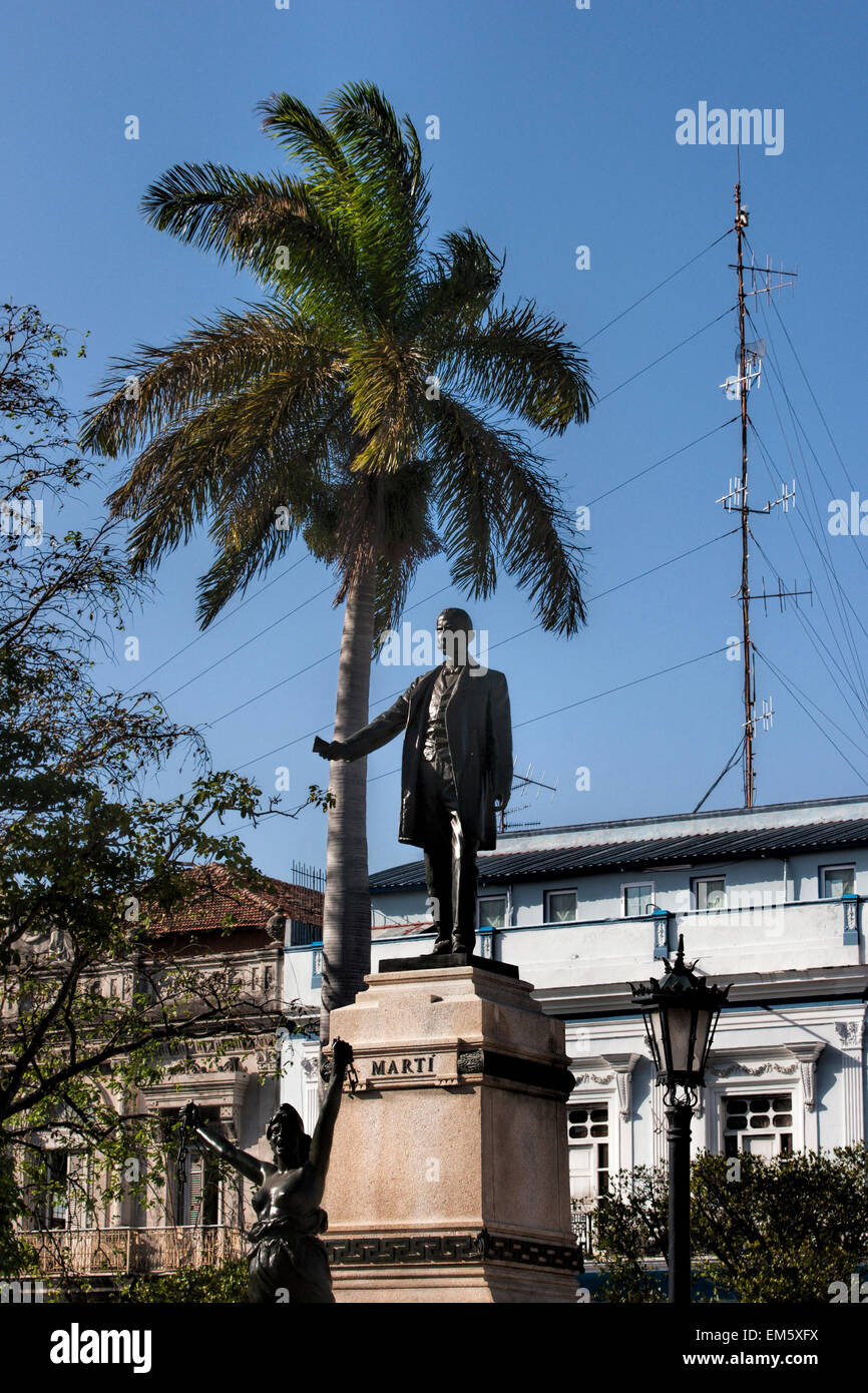 Bronze statue of Cuban poet Jose Marti in the centre of Matanzas under a palm tree in the Parque Libertador Stock Photo