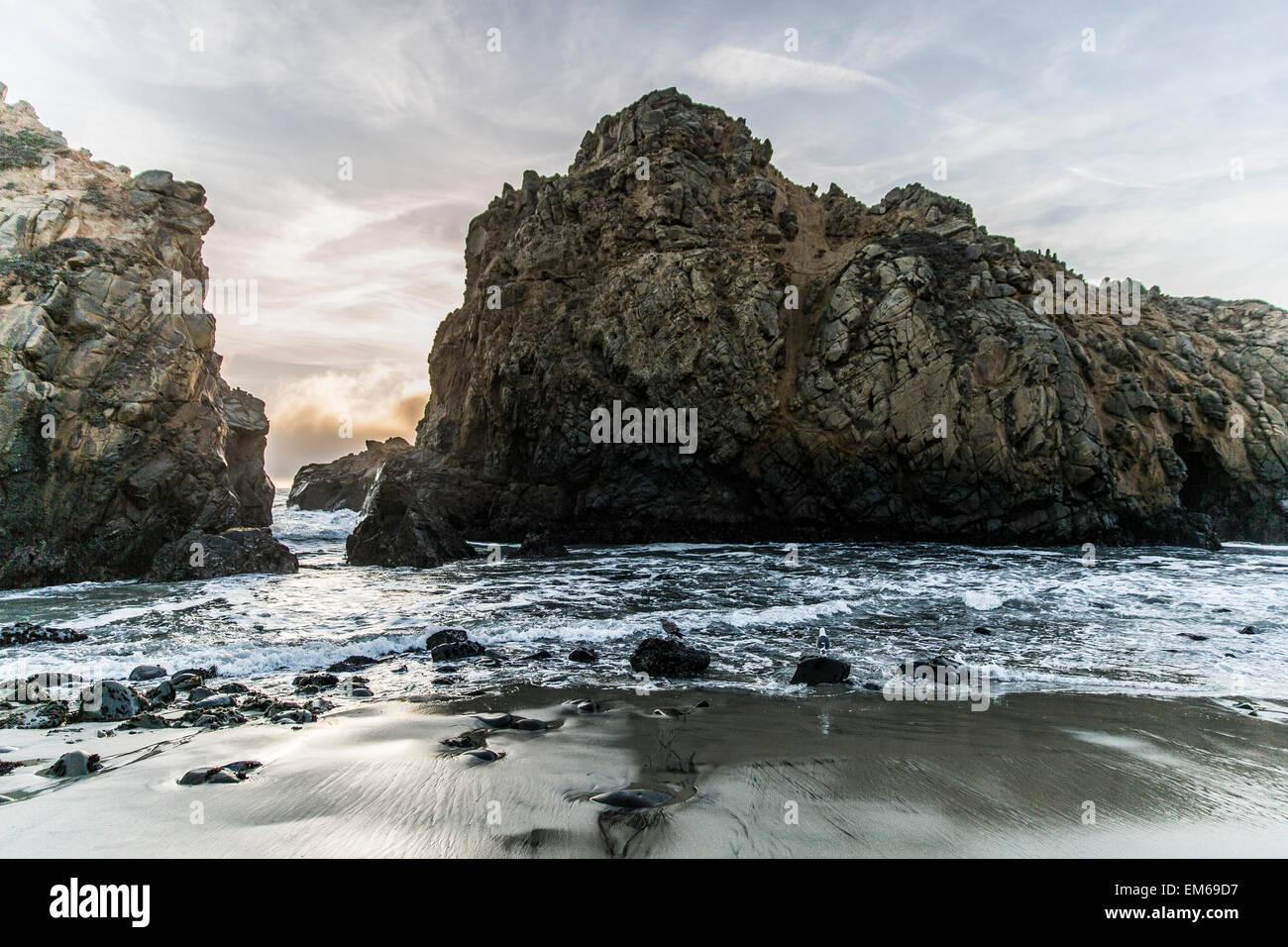 Rocky beach near the big sur hi-res stock photography and images - Alamy