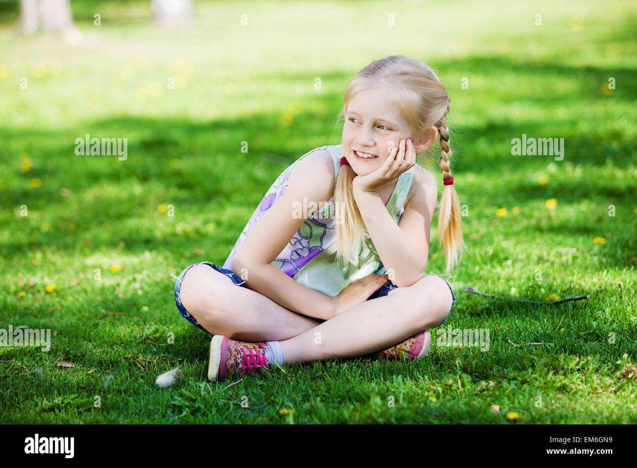 Little girl in park Stock Photo - Alamy
